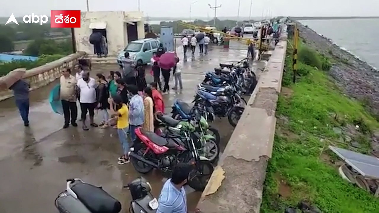 Tourists Rush @ Sriram Sagar Project: శ్రీరాంసాగర్ ప్రాజెక్టు గేట్లు ఎత్తటంతో చూసేందుకు వస్తున్న జనం