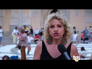 Una rosa di 5 mila candele davanti alla cattedrale di Palermo in onore di Santa Rosalia