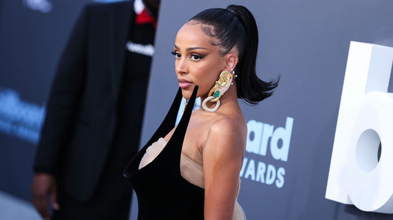 Darum ist doja cat wütend auf „stranger things“-star