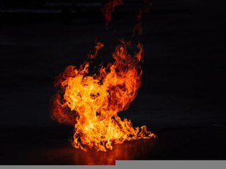 Moradabad: हाईवे पर धू-धू कर जल गया ट्रक, ड्राइवर ने फिल्मी स्टाइल में बचाई अपनी जान