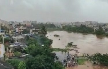 નવસારીઃ સ્ટેશનને પેલે પાર ફસાયા 40થી વધુ લોકો, હાલ રેસક્યું નથી શક્ય