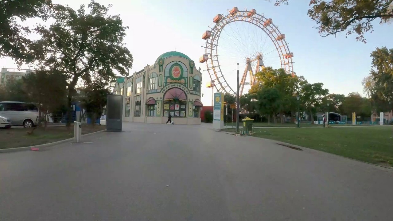 Wien am Rad: Wurstelprater frühmorgens