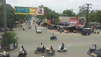 रोडवेज की दहलीज से सवारियां बैठा रही निजी बसें