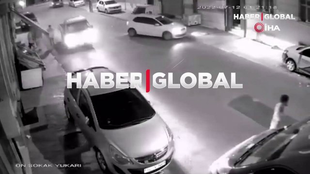 Araçtan inen 6 kişi 'yan baktın' diyerek gence saldırdı! O anlar kamerada