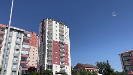 Mutfakta kombiden çıkan yangını söndürmeye çalışan çift yaralandı