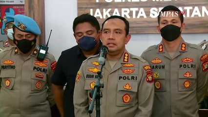 Télécharger la video: Terungkap Sebab Jari Putus dan Luka Sayat Brigadir J dalam Penembakan di Rumah Kadiv Propam