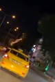 Kadıköy'de genç kadının taksinin camından dışarı çıkarak dans ettiği anlar kamerada