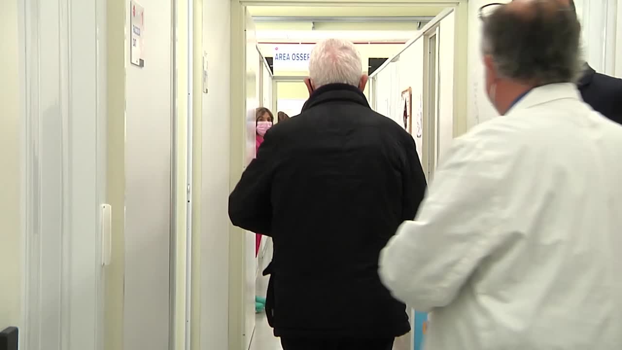 Covid, via alla quarta dose del vaccino per tutti gli over 60