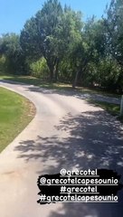 Η Φαίη Σκορδά σε ξενοδοχείο στο Σούνιο