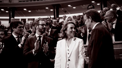 Un Feijóo silente, pero oyente: el PP le recibe con un baño de aplausos