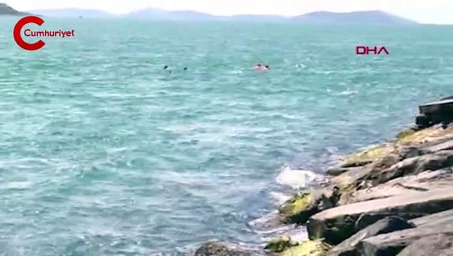 Bayramda Sarayburnu Sahili'nde denize girdiler