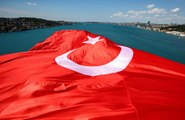 Son dakika haberleri | 15 Temmuz Şehitler Köprüsü'ne Türk bayrağı asıldı