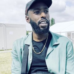 En festival avec Bakari