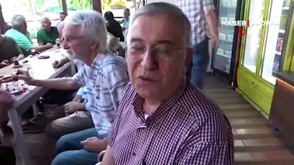 Yüzlerce eski futbolcu bir araya gelip eski anılarını anlatıyorlar