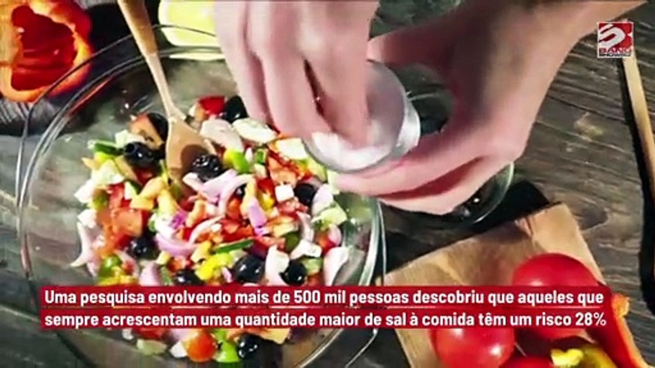 Estudos alertam que sal em exagero aumenta risco de morte precoce