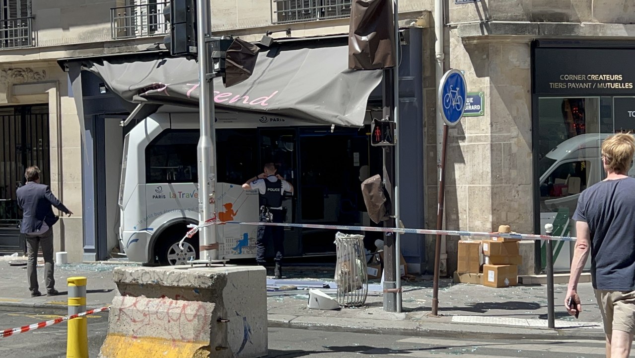 Paris : un bus s’encastre dans la vitrine d’un magasin, sept blessés dont deux graves