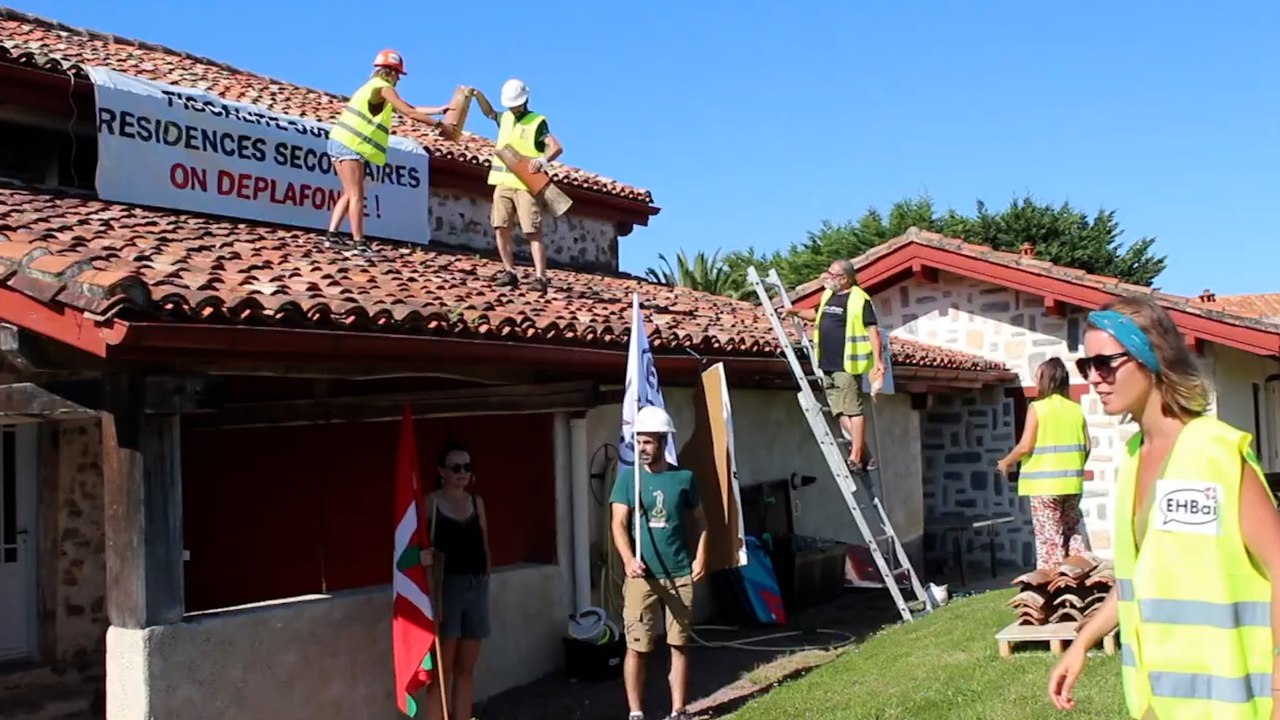 Des militants basques s’attaquent au toit de la résidence secondaire de Bruno Le Maire