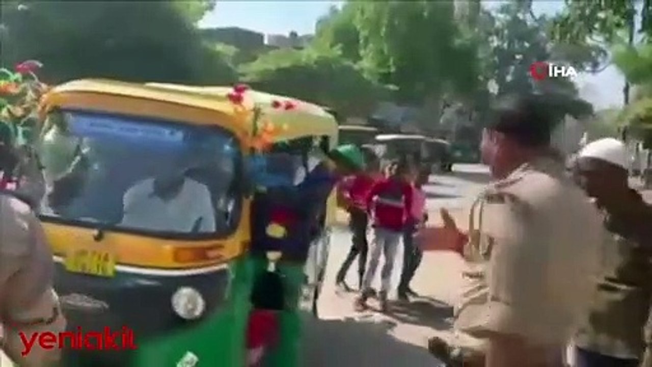 3 kişilik araçtan bakın kaç kişi çıktı! Polis şoke oldu