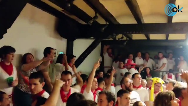 Cánticos proetarras en una taberna durante San Fermín: Pero, alguien debe tirar del gatillo, ¡ETA, ETA!