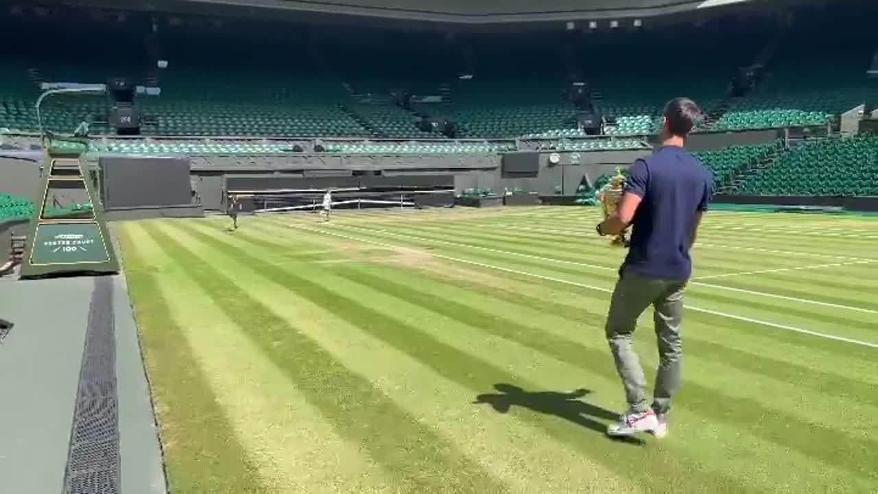 Djokovic con su familia tras ganar Wimbledon