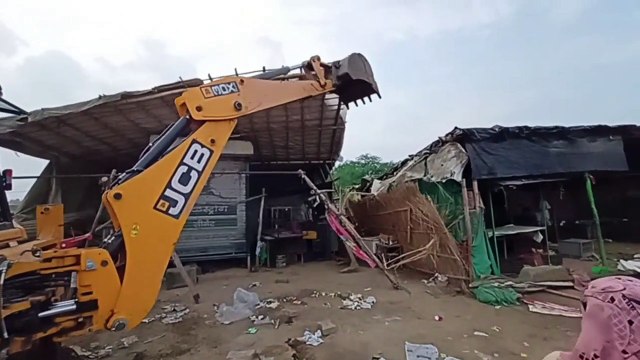 अतिक्रमणकारी व दस्ते के बीच हाथापाई