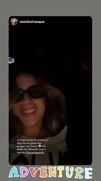 Larissa Manoela levou o namorado e os amigos em um cinema com experiência sensorial, com direito a tremores nas cadeiras