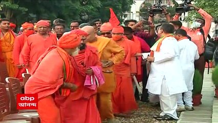 7tay Bangla: মহুয়া মৈত্রের মন্তব্যের প্রতিবাদে মা কালীর ছবি বুকে নিয়ে রাজভবনে শুভেন্দু অধিকারী