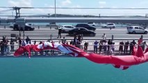 Son dakika... 15 Temmuz Şehitler Köprüsü'ne Türk bayrağı asıldı (2)