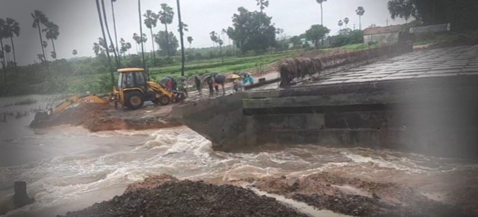 Adilabad Ichoda Culvert Damage : అంబులెన్స్ కు చేరుకునేందుకు గర్భిణీ నానా అవస్థలు | ABP Desam