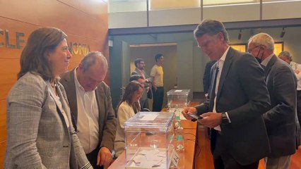 Jaume Guardiola, candidato a la presidencia del Cercle d’Economia, votando