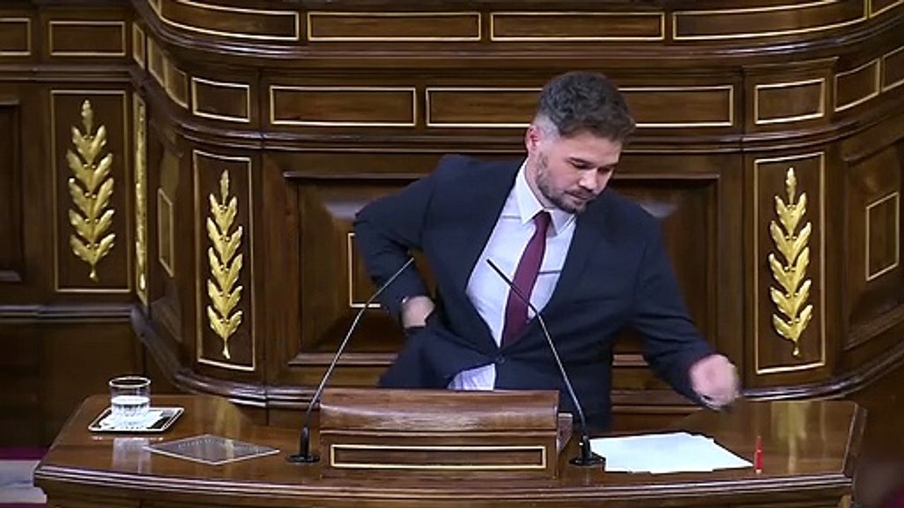 Rufián exhibe tres balas de la frontera de Melilla y Sánchez le acusa de "equivocarse gravemente"