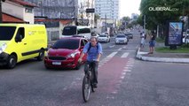 Ciclistas disputam espaço com motos e carros nas ciclovias em Belém