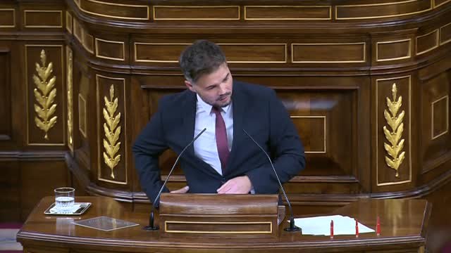 Rufián exhibe en el Congreso tres balas utilizadas por Marruecos para matar migrantes en la valla de Melilla