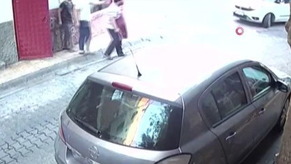 Son dakika haberi: Kavgayı ayıran polis yaralandı, vatandaşlar saldırganları linç etmek istedi