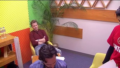 En El Día De Hoy El Director Visita Los Ensayos, A Mar Le Borran Sus Apuntes Con Un Dibujo De Rubí