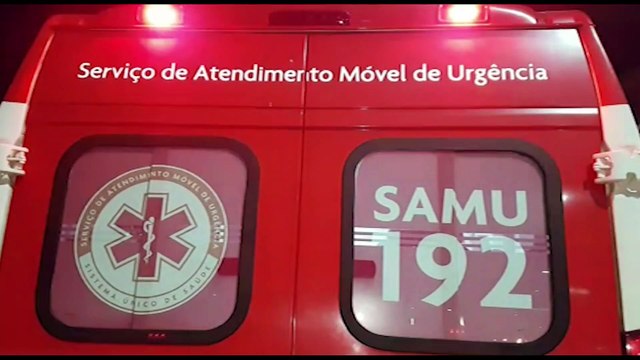 Homem é atendido pelos socorristas do Samu na rodoviária