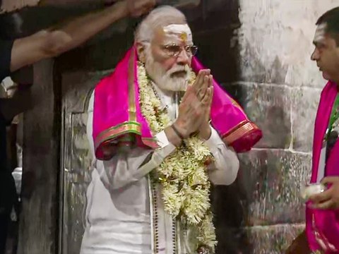PM मोदी ने देवघर में किया बाबा बैद्यनाथ का जलाभिषेक, 75 साल में पूजा करने वाले पहले PM | Jharkhand