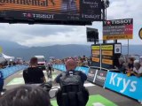 Tour de France 2022 - The Wolfpack encourages Fabio Jakobsen in the last meters of the 17th stage... 17 seconds from being out of time