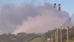 Incendio Versilia, l'elicottero dei vigili del fuoco in azione per spegnere le fiamme
