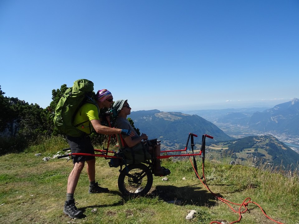 Le pari fou d'Handi Cap_Evasion : randonner au_sommet du Vercors avec un handicap