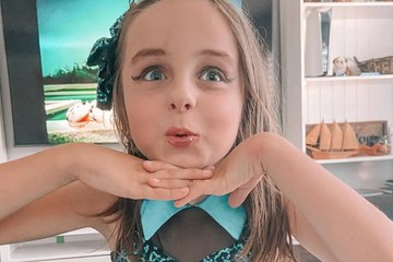 Cette famille organise une gender reveal party pour leur fille transgenre de 8 ans