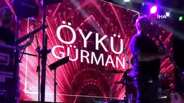 Öykü Gürman hem coştu hem coşturdu