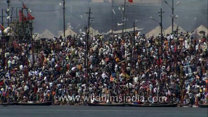 Teeming Hindu hordes at the Triveni Sangam, Allahabad