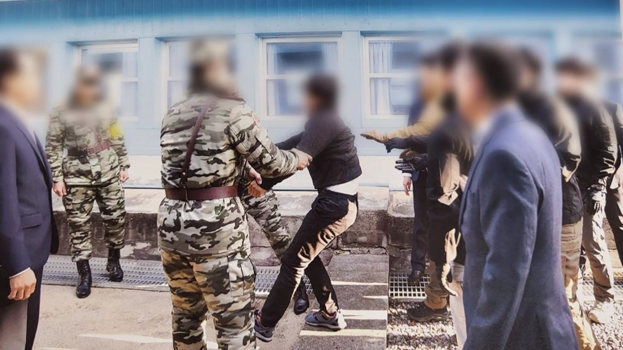 [뉴스큐] 탈북 어민 북송 사진 공개...'강제 북송' 정당성 논란 재점화 / YTN