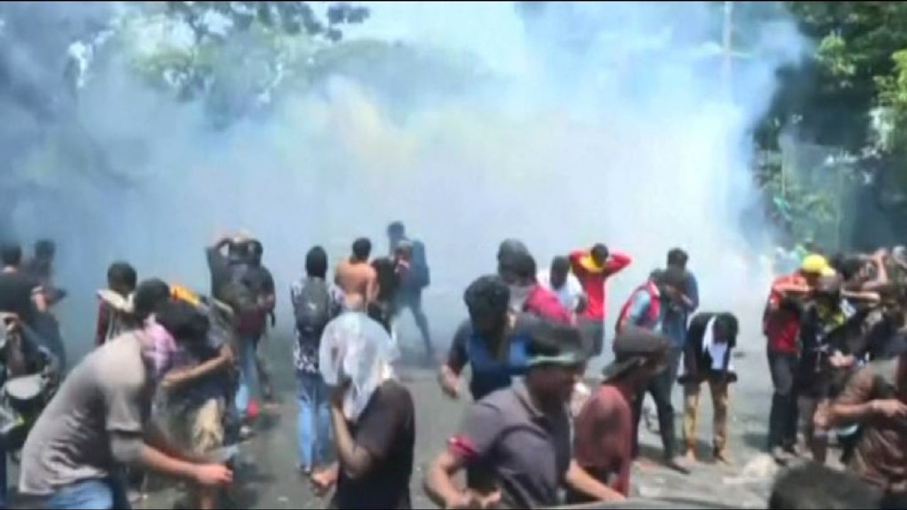 Proteste in Sri Lanka, caos e lacrimogeni in strada a Colombo
