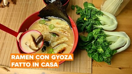 Cucina il ramen con i ravioli gyoza