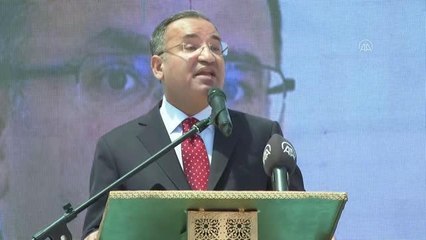 Bozdağ: "Gemilerimiz Mavi Vatanda gaz ve petrol arayışı yapıyor. Biraz sevinin"