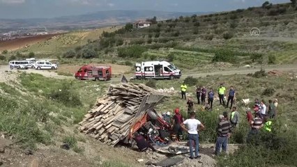 Son dakika haberi... Traktörün altında kalan sürücüyü itfaiye kurtardı