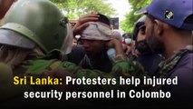 Sri Lanka: Protesters help injured security personnel in Colombo