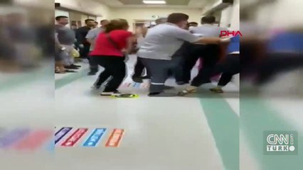 Acil serviste 2 kadının kavgası kamerada